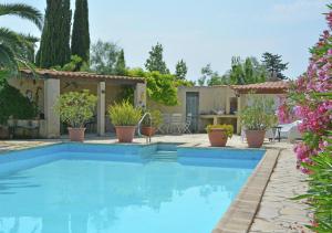 La Scribote Sea and pool