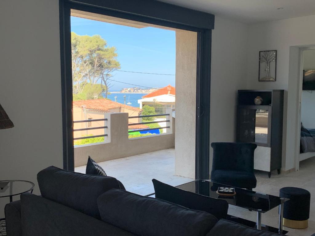 Appartement VILLA LA TOURELLE 2 990 Route de Bandol, 83110 Sanary-sur-Mer