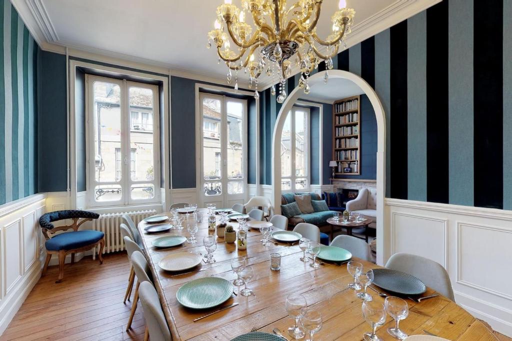 La Villa Dei, gite 4étoiles, jardin, SPA OPTION et salle de jeu, société la Clef Decamp 12 Rue Carnot, Villedieu-les-Poêles