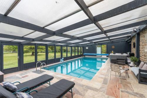 LA VILLA DU GOLF - avec piscine couverte chauffée et jacuzzi