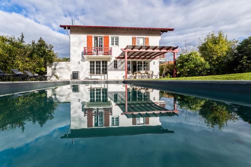 LAKEVIEW KEYWEEK Villa with Pool Garden and Terrace in Biarritz