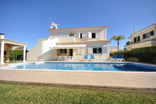 Large 3 bedroom private pool villa in Vilasol Resort