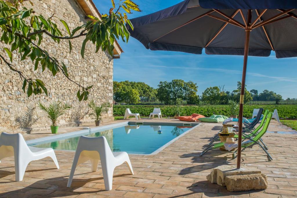LAURIERS Splendide provencale Charming Villa with jacuzzi at 200m from beaches of Juan