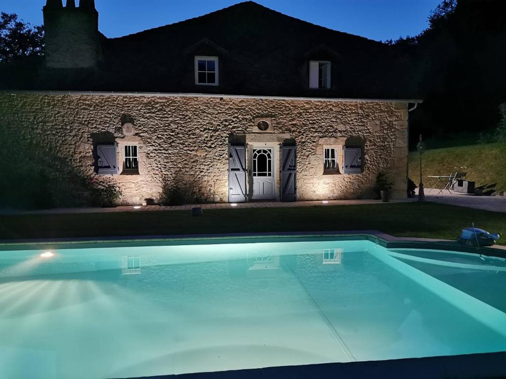Villa Le DOMAINE de MERLANDE -demeure de charme avec piscine 1211 Rue du Prieuré de Merlande 24350 LA CHAPELLE GONAGUET 24350 La Lande