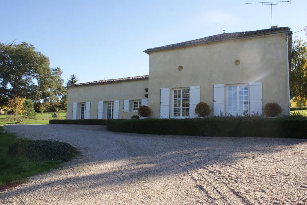 Le Domaine de Vert-bois, gîte 4* Vert Bois, 33350 Sainte-Radegonde