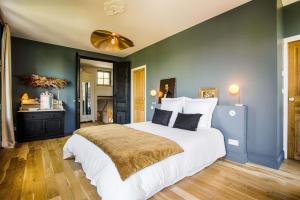 « Le Petit Manoir de Lebisey » avec piscine
