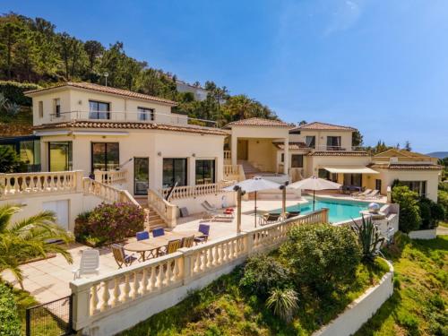 Villa Le porphyre rouge für 12 Pers mit Pool und Meerblick Anthéor france