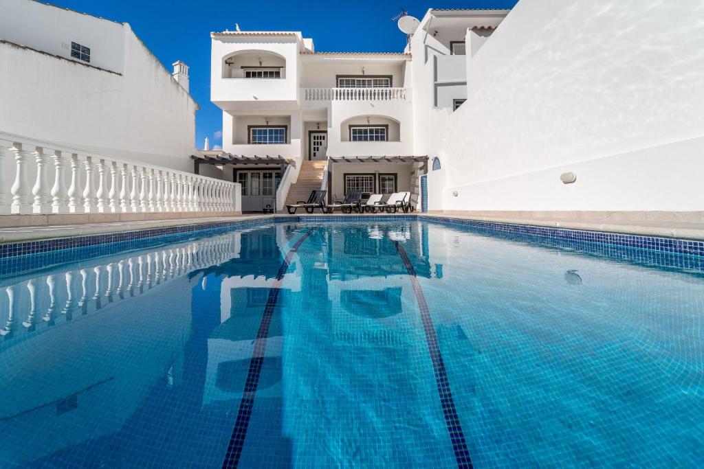 Villa Villa Lemos by HelloVacations Rua da Loureira, n.º 52, Cerro Grande, 8200-660 Albufeira