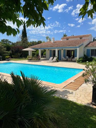 Villa Les Folies - magnifique jardin avec piscine Le Beausset france