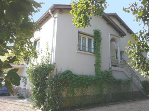 Séjour chez l'habitant Villa Les Martinets - Voie Verte Passa Pais-Gorges d'Héric-Massif du Caroux-Chambre d'hôte Rue des Condomines 5 Villa Les Martinets D908 Le Poujol-sur-Orb