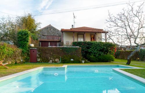Liiiving in Moledo I Historical Pool Villa