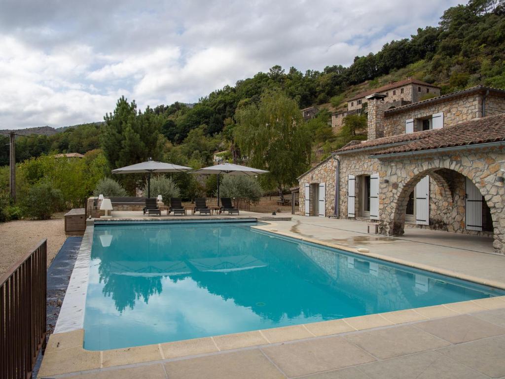 Villa Lively Villa in Les Salelles with Private Swimmiing Pool  07140 Les Salelles