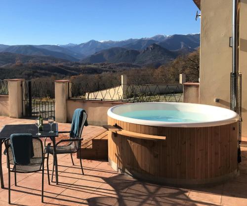 Lo Boix: Le Mas and Le Canigou
