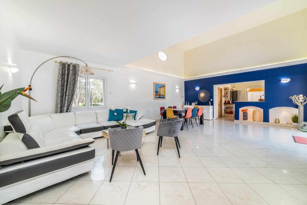 Villa Villa located between Cannes and SaintTropez 64 Avenue du Lac, 83480 Puget-sur Argens