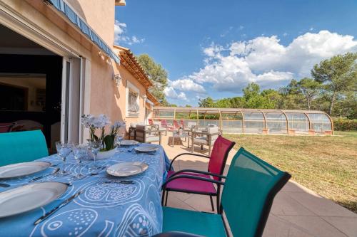 Villa Villa located between Cannes and SaintTropez 64 Avenue du Lac Puget-sur Argens
