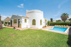 Located on a quiet Cul-de-sac, just within 1 mile from the centre of Vilamoura