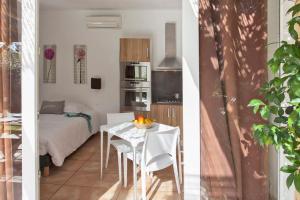 location pour 2 personnes Amarylis à Calvi avec jardin piscine barbecue