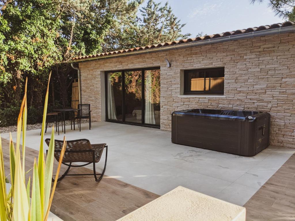 Lodge coocon & SPA 1301 Chemin de Sous/font Dame, 30900 Nîmes
