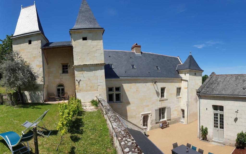 Logis Escale vue Loire, piscine semi-troglodyte 34 Rue de Beauregard, 49350 Trèves-Cunault