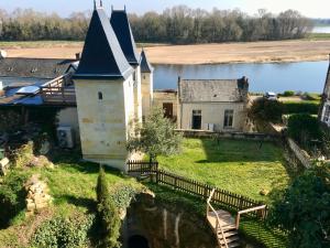 Villa Logis Escale vue Loire, piscine semi-troglodyte 34 Rue de Beauregard 49350 Trèves-Cunault Pays de la Loire