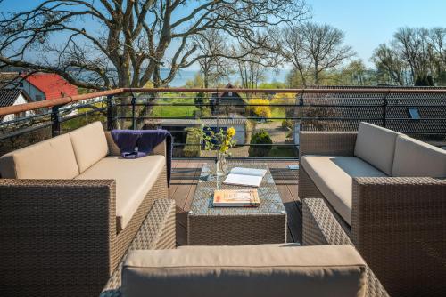 Villa Lotsenhäuser Rügen - Luxus Ferienhaus - 3 Schlafzimmer - Sauna - Dachterrasse mit Boddenblick Breege allemagne