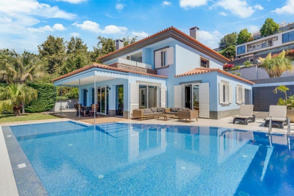 Villa Villa Loureiro Palace With Soccer Field R. Conde Carvalhal 315, 9060-406 Funchal