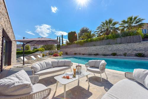 LOVE AT FIRST SIGHT - Custom villa with swimming pool