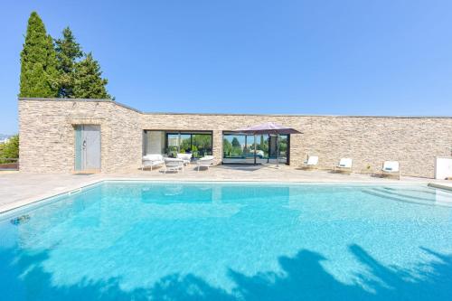 LOVE AT FIRST SIGHT - Custom villa with swimming pool