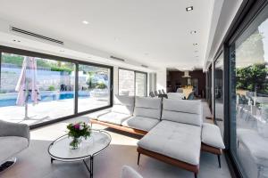 LOVE AT FIRST SIGHT - Custom villa with swimming pool