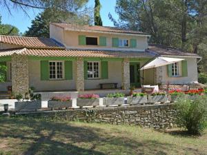 Villa Lush Villa in Beaucaire with Swimming Pool  30300 Beaucaire Languedoc-Roussillon
