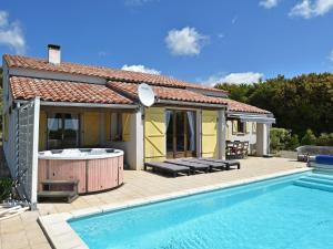 Villa Lush villa in V lieux with private heated swimming pool  34220 Vélieux Languedoc-Roussillon