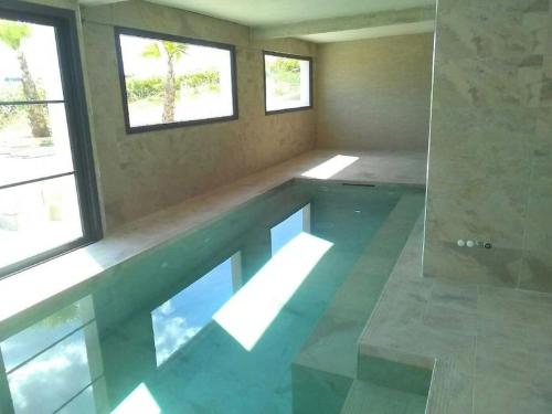 Villa Luxe piscine/SPA chauffée vue exceptionnelle Plaissan france