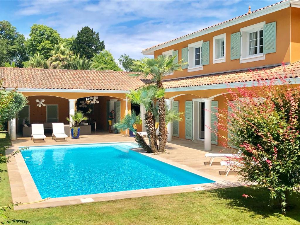 Villa Villa luxueuse avec piscine sur les hauts de Biarritz 9 allée LES JARDINS DE VALENCIA, 64200 Biarritz
