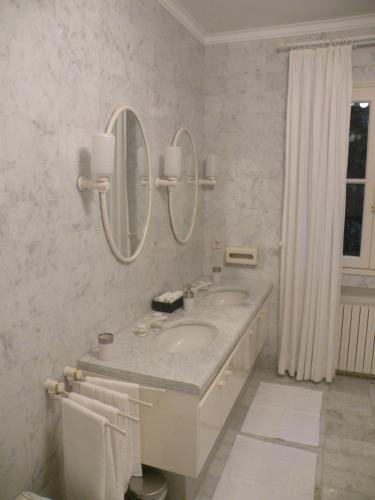LUXUEUSE VILLA AVEC PISCINE ET VUE FEERIQUE CALME