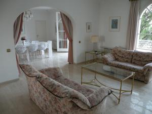 LUXUEUSE VILLA AVEC PISCINE ET VUE FEERIQUE CALME