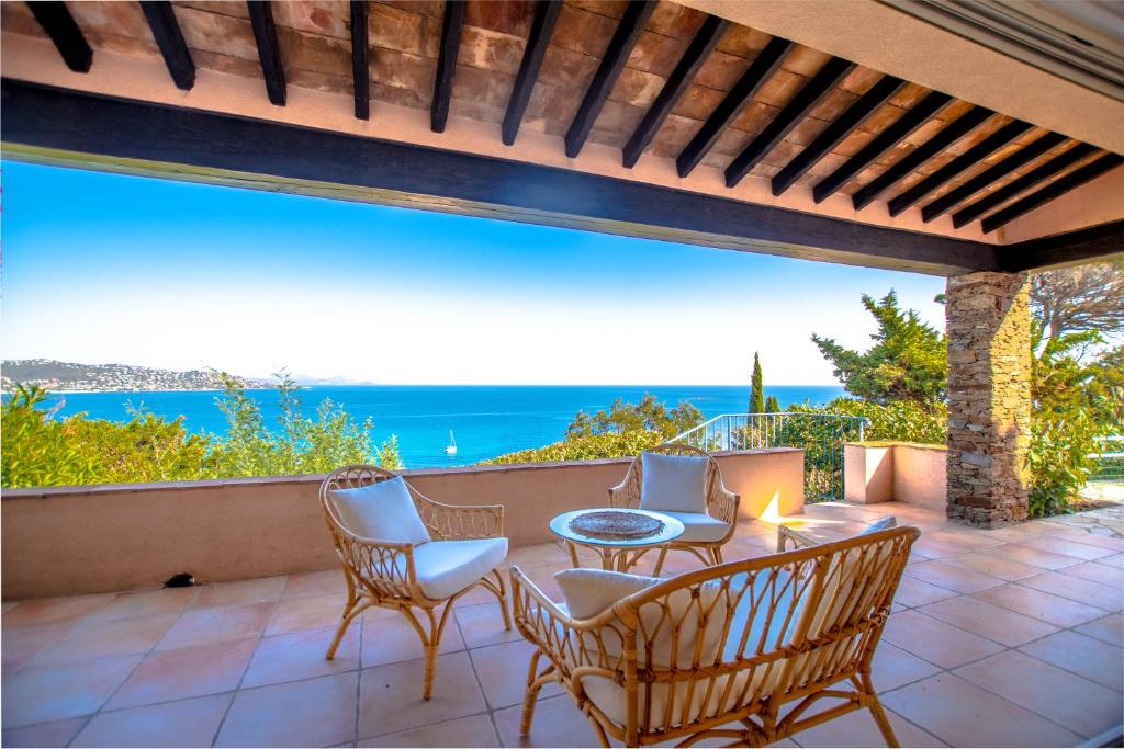 Villa LUXUEUSE VILLA, INCROYABLE VUE MER, PISCINE Avenue des Sardinaux 83120 Sainte-Maxime