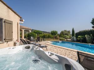 Luxuriant Villa in Beaufort with Swimming Pool