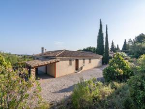 Villa Luxuriant Villa in Beaufort with Swimming Pool  F-34210 Beaufort Languedoc-Roussillon