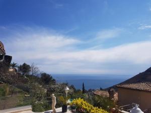 Luxurious, Quiet, and Peaceful, 3 floor villa, 5km from Monaco