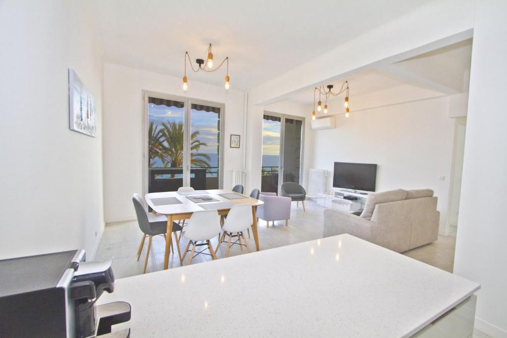 Luxurious, Quiet, and Peaceful, 3 floor villa, 5km from Monaco