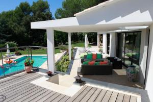 Luxurious villa 4 bedrooms in secluded area, swimming pool