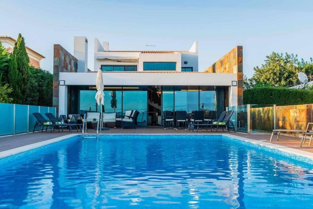 Villa Luxurious VILLA 6 BD W/heated pool , GOLF, Beach 230 Rua D. Francisco Gomes de Avelar 8135-028 Almancil