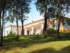 Luxurious Villa in Caldas da Rainha with Swimming Pool