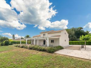 Luxurious villa in Saint geni s de Fontedit with heated pool