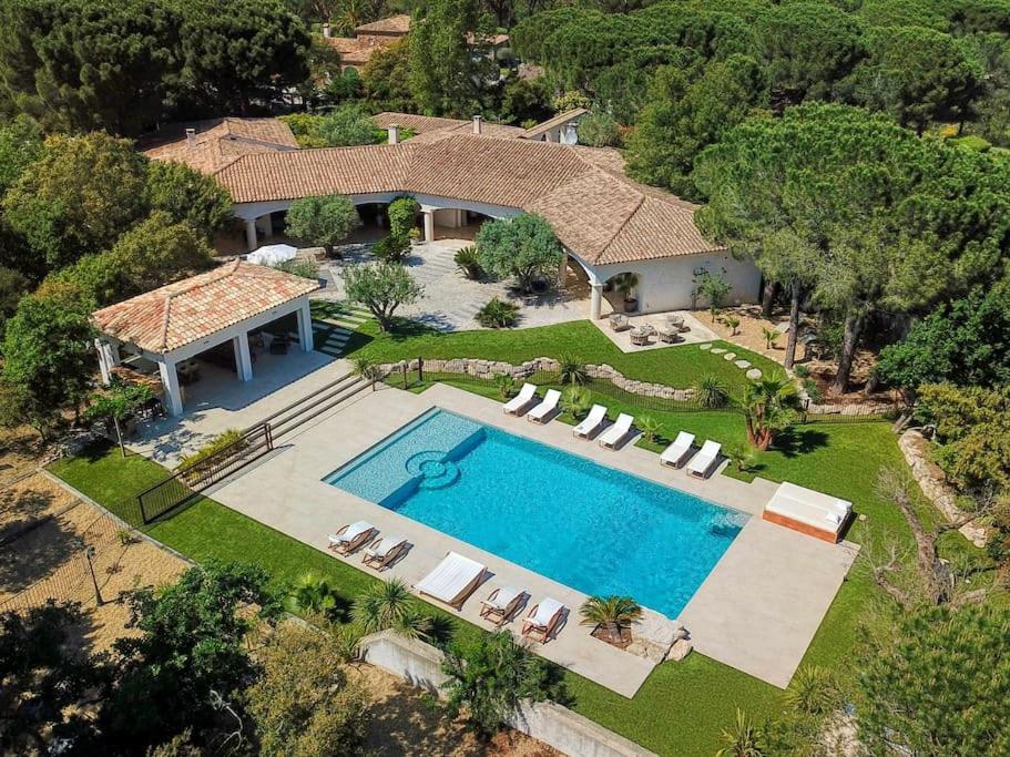 Villa Luxurious Villa in the Golf of St Tropez 1 Avenue du Général Leclerc 83120 Le Plan-de-la-Tour
