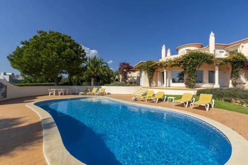Luxurious villa with beautiful see views & spacious garden