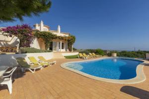 Luxurious villa with beautiful see views & spacious garden