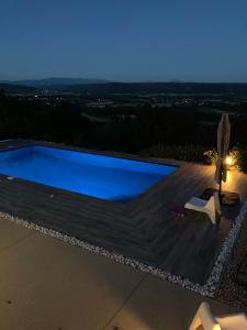 Villa Luxury air-con Villa, heated pool, stunning views, nearby a lively village 3 Rue Pierre et Marie Curie 04130 Volx Provence-Alpes-Côte d\'Azur