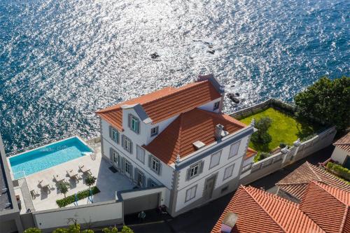 Luxury Barreirinha House by HR Madeira