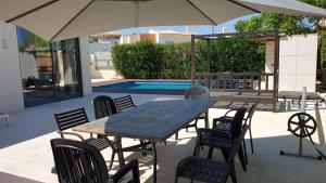 Luxury city Villa Olivia 10 - 15 min to the Beach Oura, private swimming pool